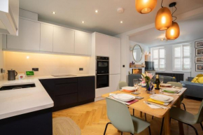 Modern Home in Windermere by LetMeStay